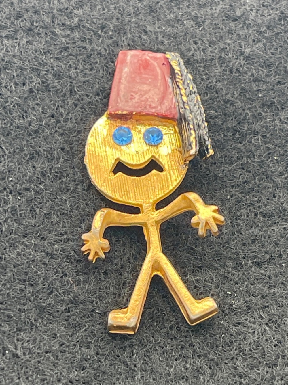 Shriners Masonic Tie Tack Lapel Pin Stick Figure Red Fez Blue Rhinestone Eyes